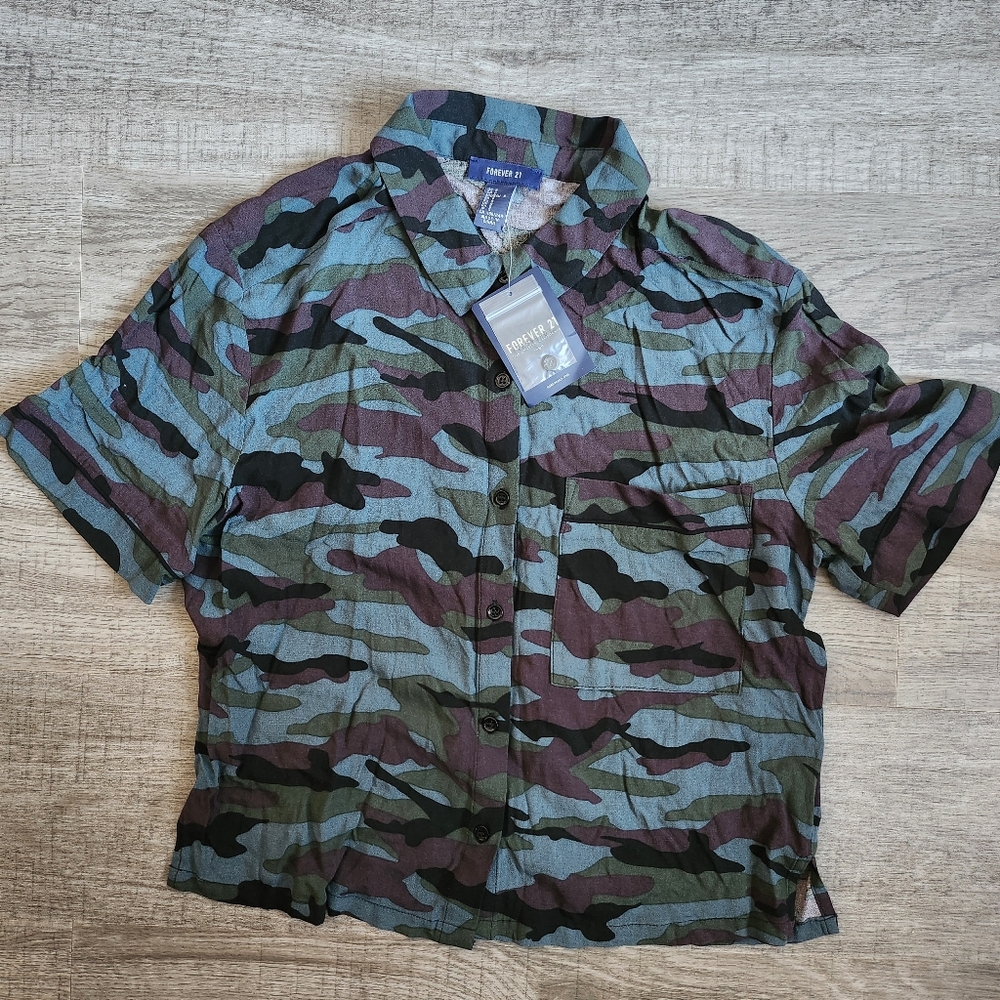 ✨NEW✨ Forever21 Camouflage Cropped Button-Up Shirt
